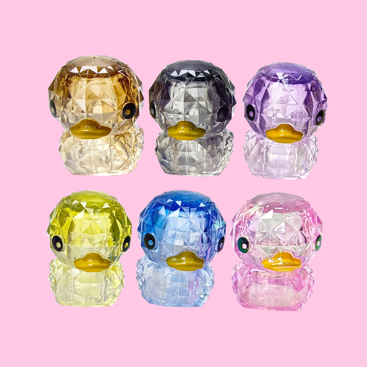 ダイヤモンドミニダックアニマルシェイプ保湿カラフルなリップバームC5605