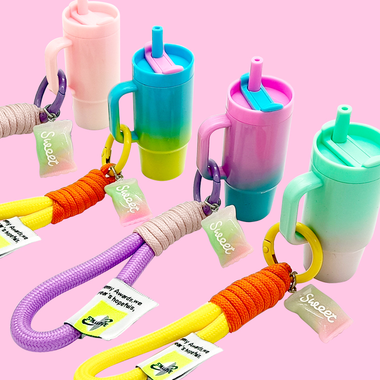 キーチェーングラデーションカラーアイス大型カップリップバームC5574-4